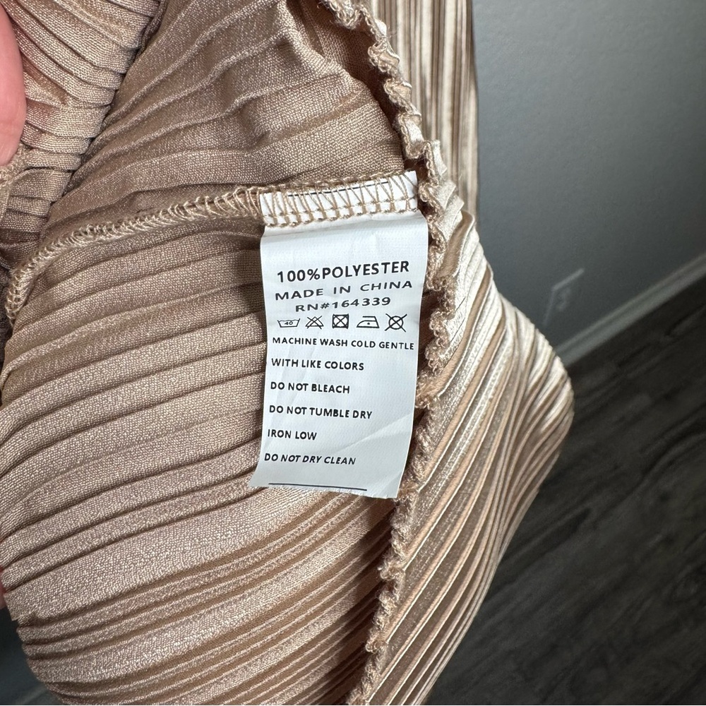 NWT Petal & Pup Liza Pleated Metallic Gold Dress Holiday New Years Going out - Picture 6 of 9